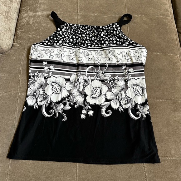 Beach House Black and White Floral Tank Top - Picture 1 of 8